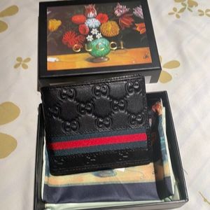 Men’s Gucci wallet